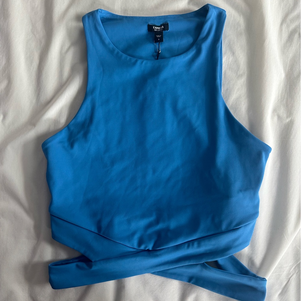 Body Contour Cropped Tank - Picture 3 of 4